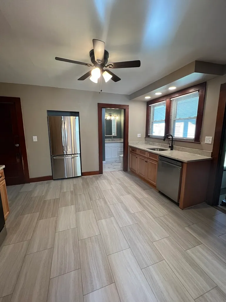 2 bed, 1100 sqft, $2,150 — Photo 2