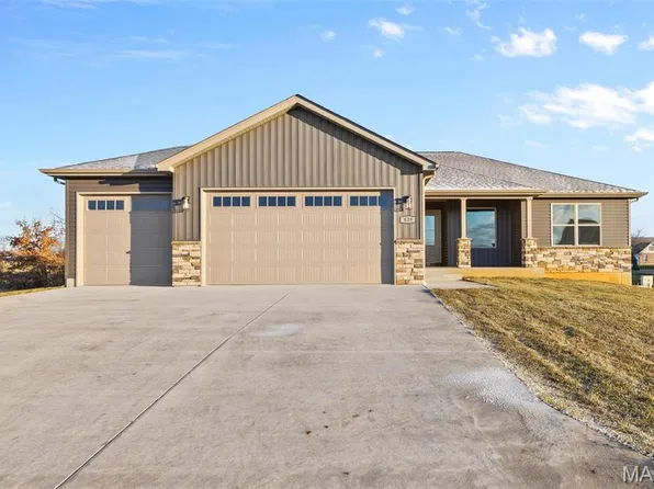 829 Barclay Dr, Farmington, MO 63640