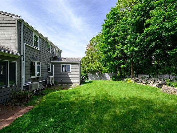 3rd image of 40 Bell Rd