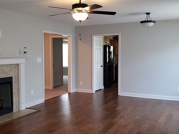 3rd image of 516 Amberdale Cir E