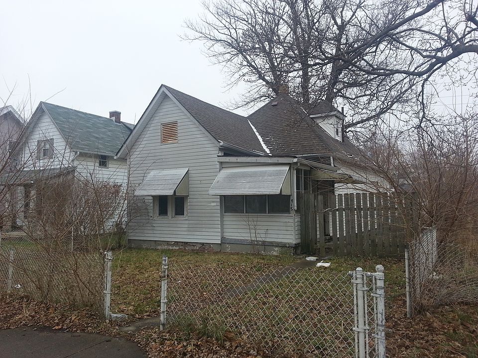 1st image of 115 N Bradley Ave