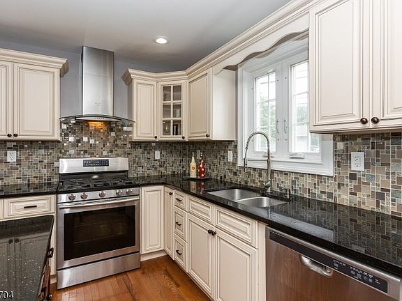 2nd image of 370 Girard Ave