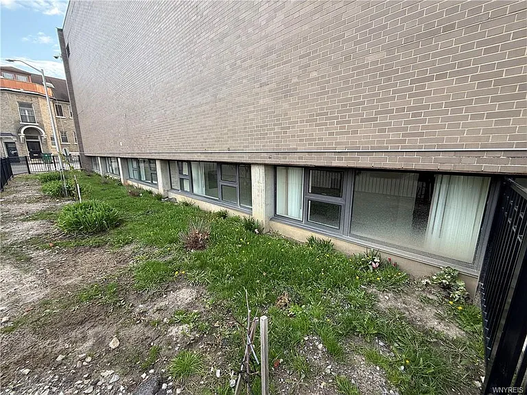 130 Linwood Ave — Photo 11