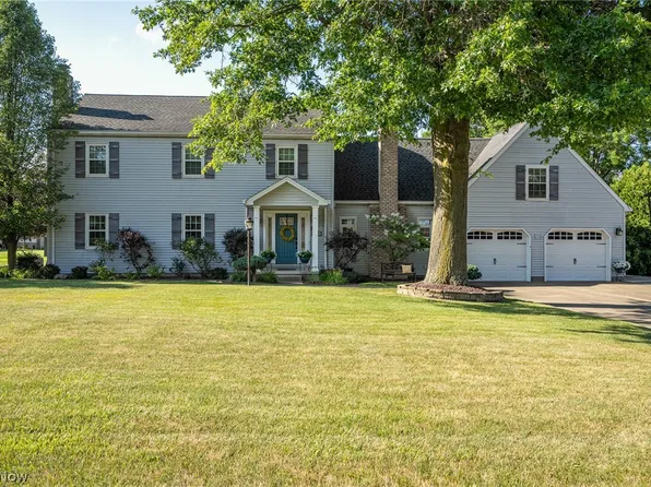 567 Greenmont Dr, Canfield, OH 44406