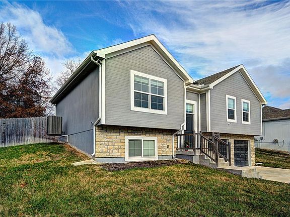 3rd image of 5412 NE 62nd St
