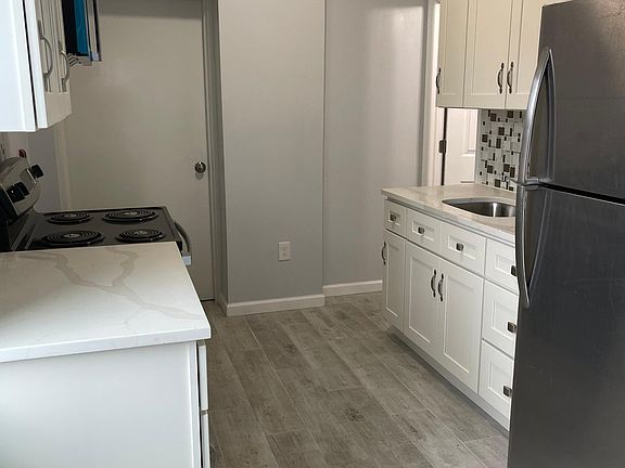 3rd image of 79 Morningside Ave #1-6