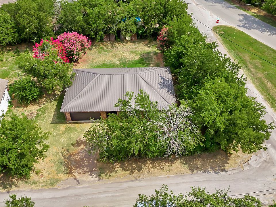 1st image of 605 SE 18th St