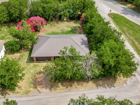 605 SE 18th St, Mineral Wells, TX 76067