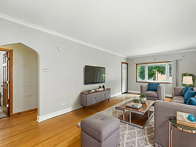 5837 W Peterson Ave #1 — Photo 2
