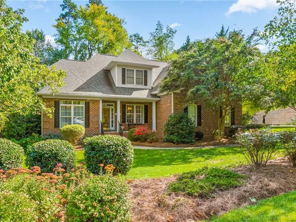 6402 Clubside Dr, Whitsett, NC 27377
