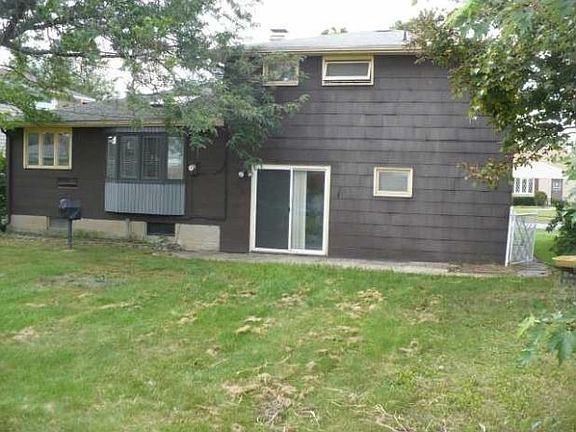 2nd image of 33 Kingston Ln