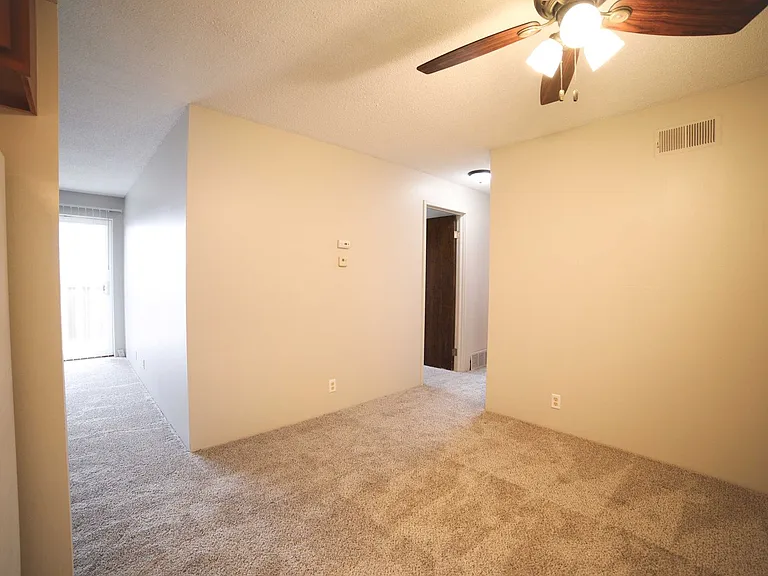 3033 W Capital Ave — Photo 4