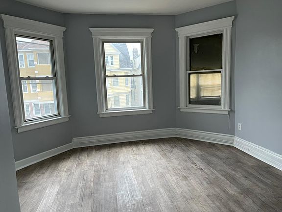 3rd image of 211 N 19th St Floor 2