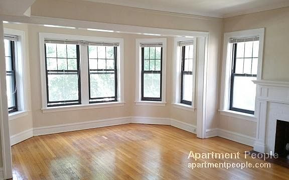 2nd image of 925 Forest Ave APT 1W