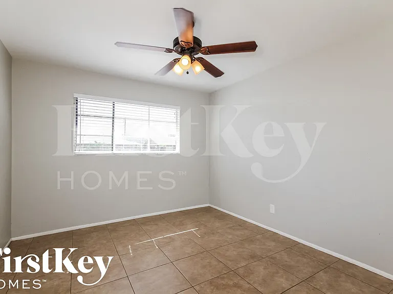 4220 W Cavalier Dr — Photo 8