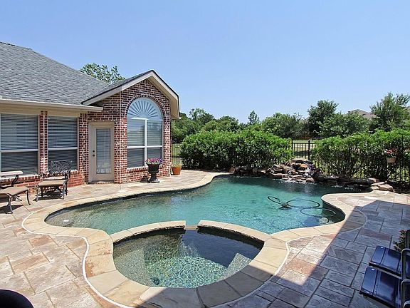 5th image of 4508 Valley Glen Dr
