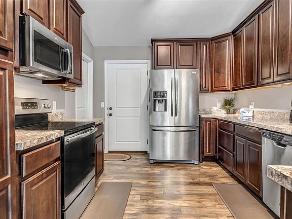 4th image of 251 Glen Forest Dr