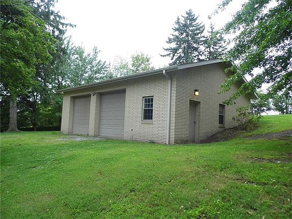 3rd image of 107 Bradley Dr