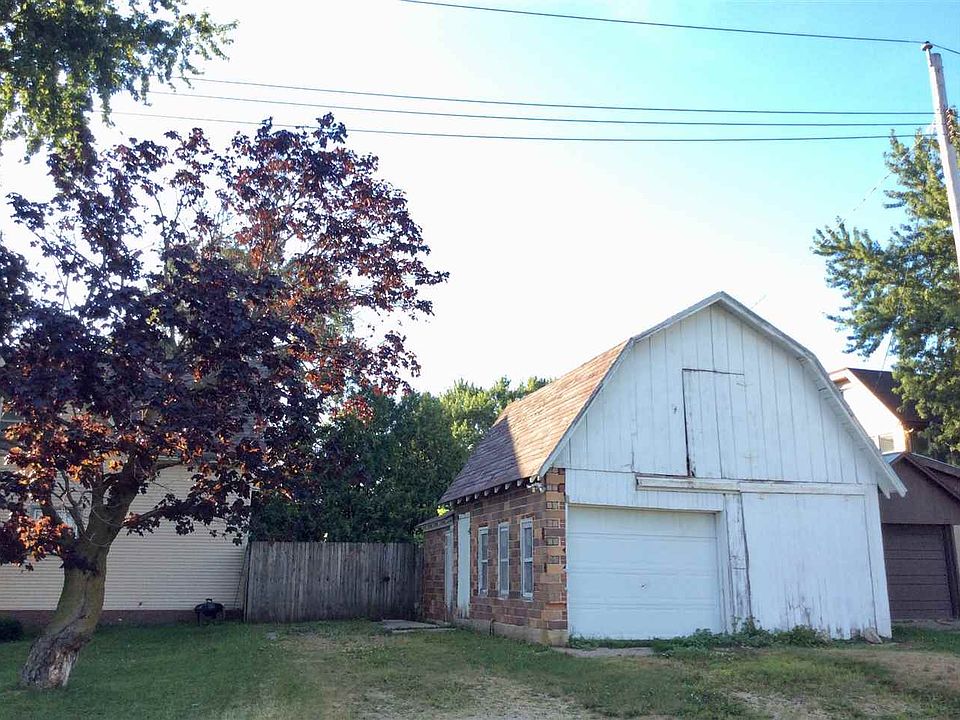 1215 East St, Ridgeway, IA 52165 Zillow