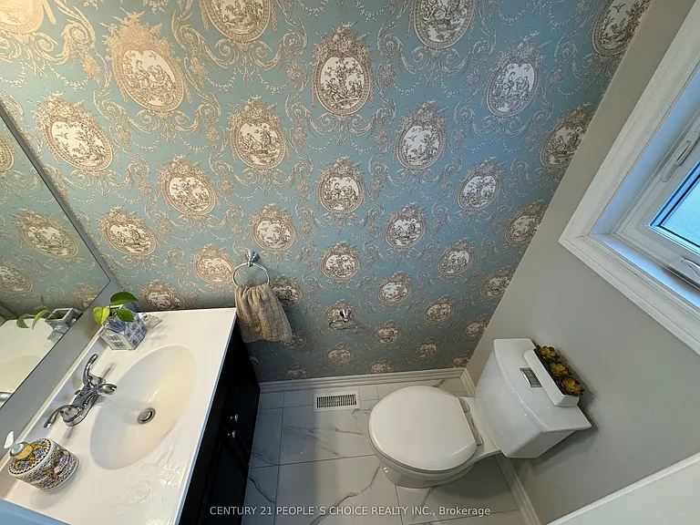6026 Clover Ridge Cres — Photo 16