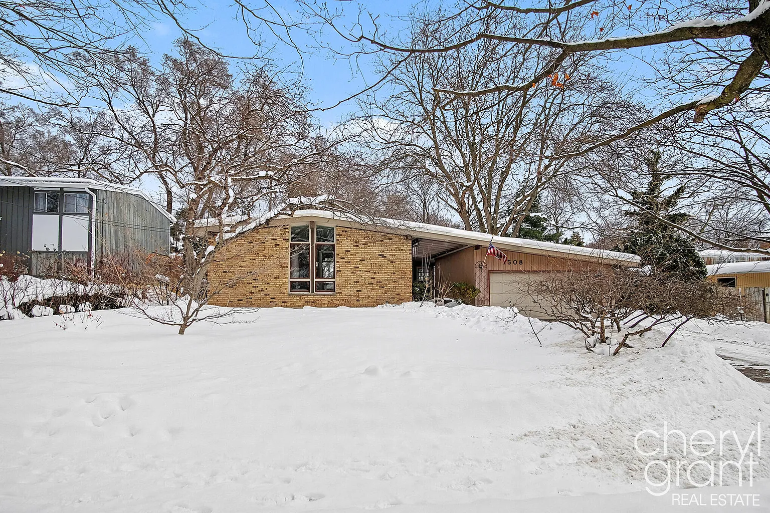 1508 Pinecrest Ave SE photo 1