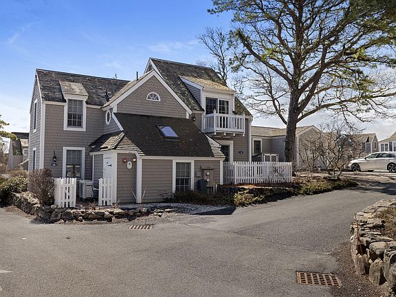 5th image of 4 Hyannis Point Road UNIT 4