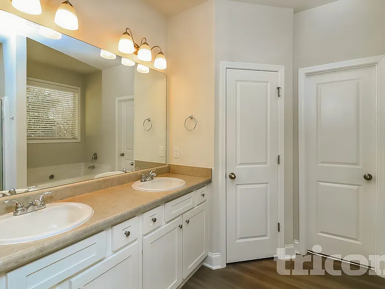 371 Ireland Ln — Photo 10