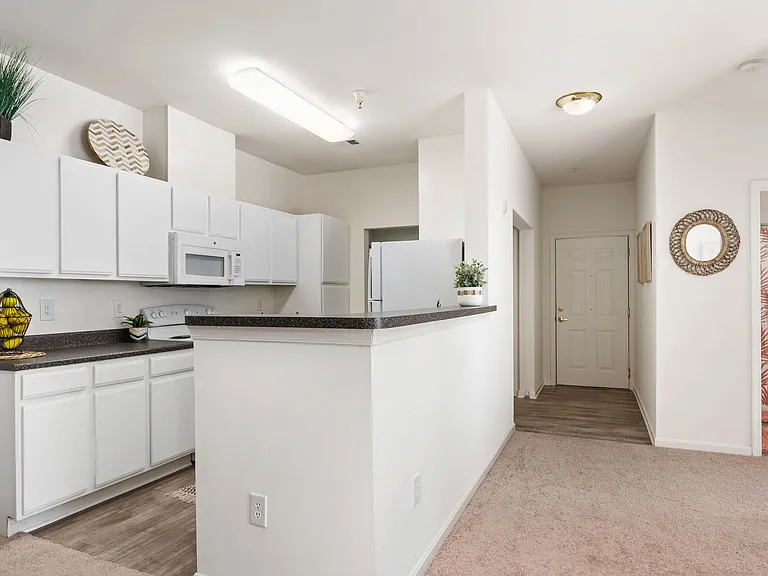 Marley Manor Luxury Apartment Homes — Photo 9