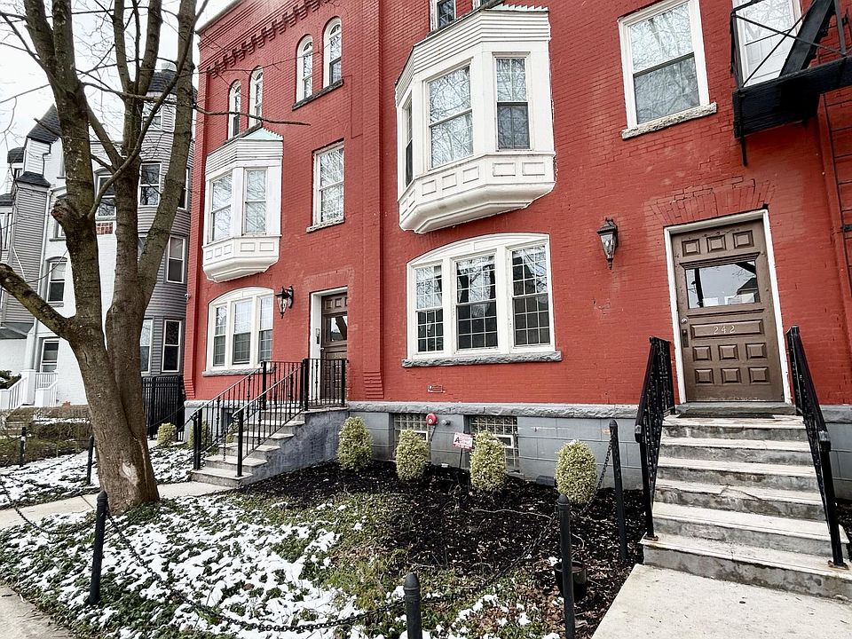 1st image of 242 Richmond Ave #2