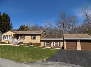 9 Harts Hill Cir, Whitesboro, NY 13492