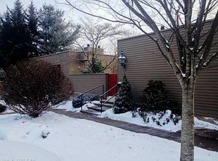 64 Charlton Hill Rd #64, Hamden, CT 06518
