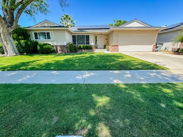 670 E Robinwood Ln, Fresno, CA 93710