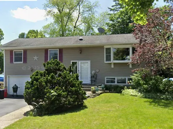 14 Dedham Pl, Kings Park, NY 11754