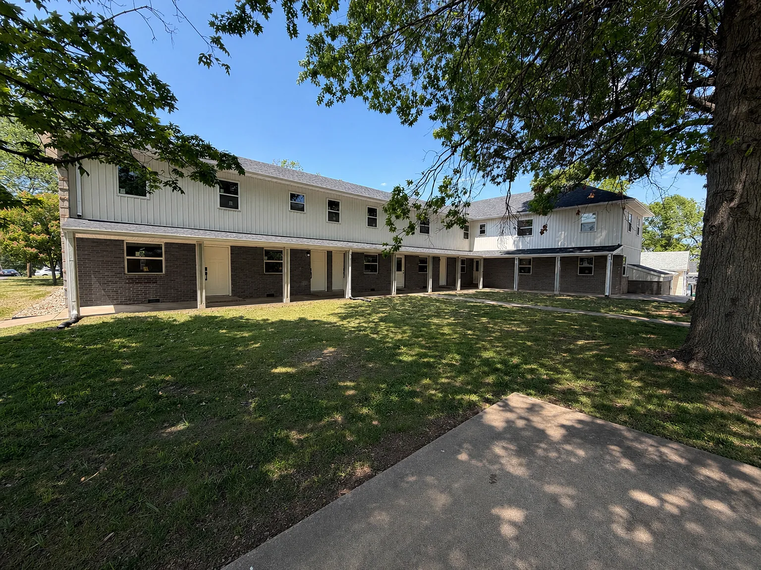 Sycamore Apartments — Photo 1