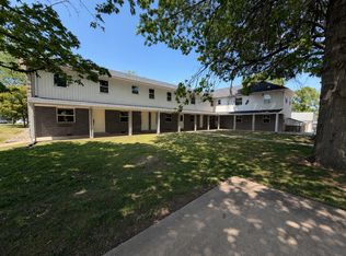 106 E Sycamore St #G, Monett, MO 65708