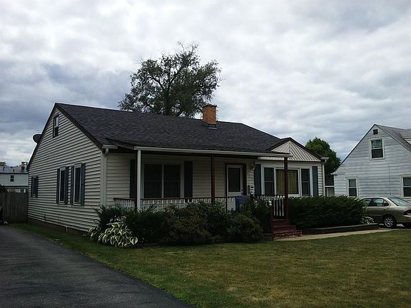 3rd image of 321 Village Dr