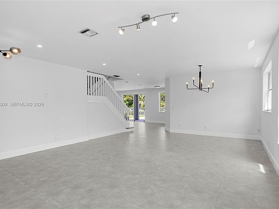 3rd image of 4303 Diamond Row