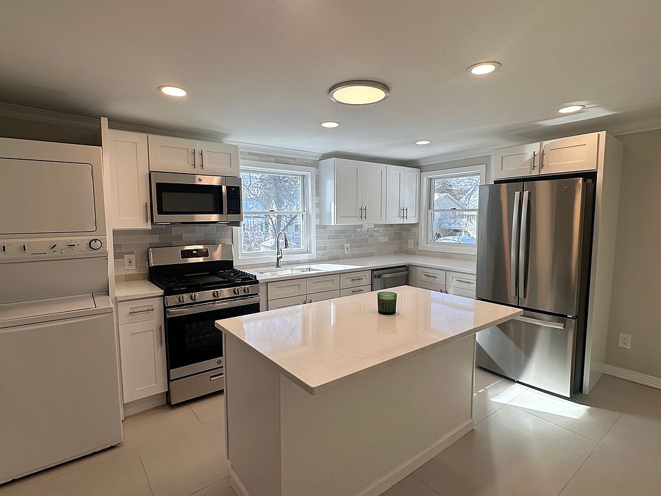 1st image of 35 1/2 James St Floor 2