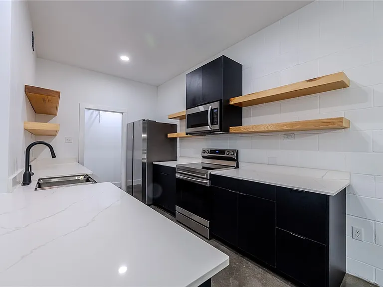 626 Glazebrook St #A — Photo 8