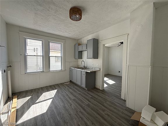 4th image of 1068 E 68th St
