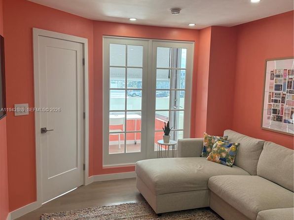 2899 Collins Ave APT 416