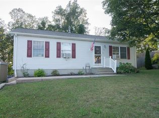 25 Crestwood Dr, West Warwick, RI 02893