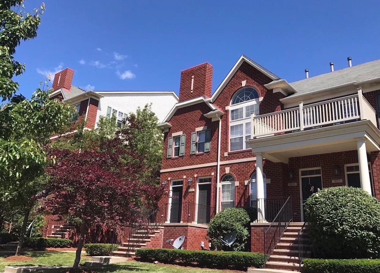 2 bed, 2.5 bath, 1480 sqft, $1,850 — Photo 1