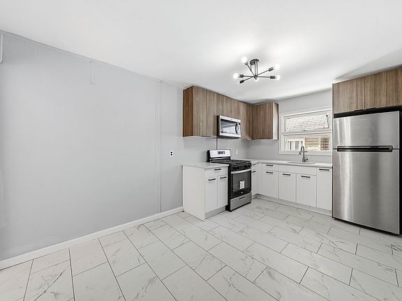 3rd image of 200 E 10th Ave