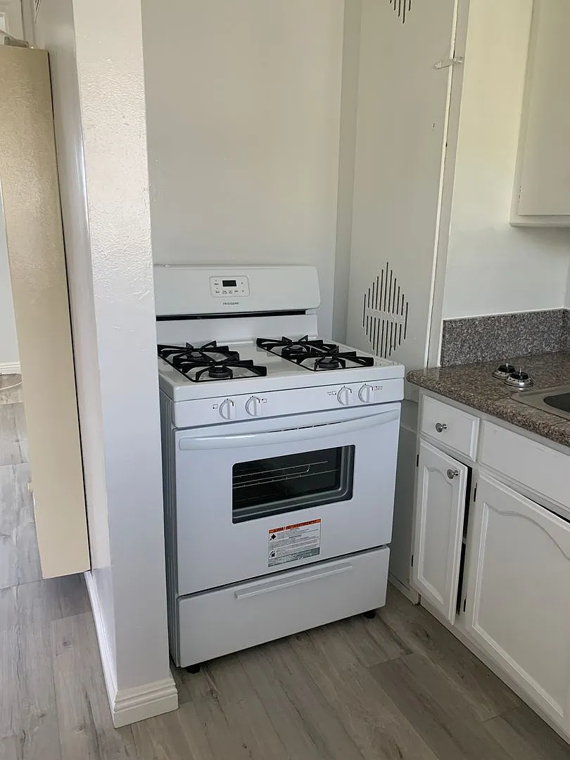 2200 Myrtle Ave — Photo 4