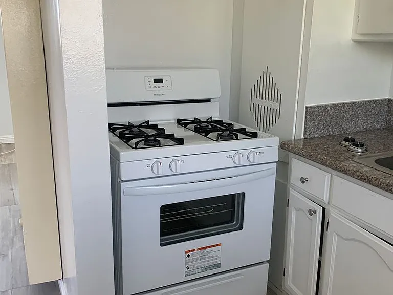 2200 Myrtle Ave — Photo 3