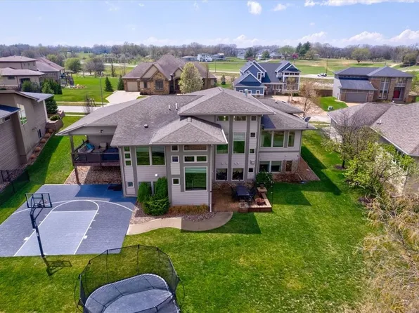 15509 Plum Dr, Urbandale, IA 50323