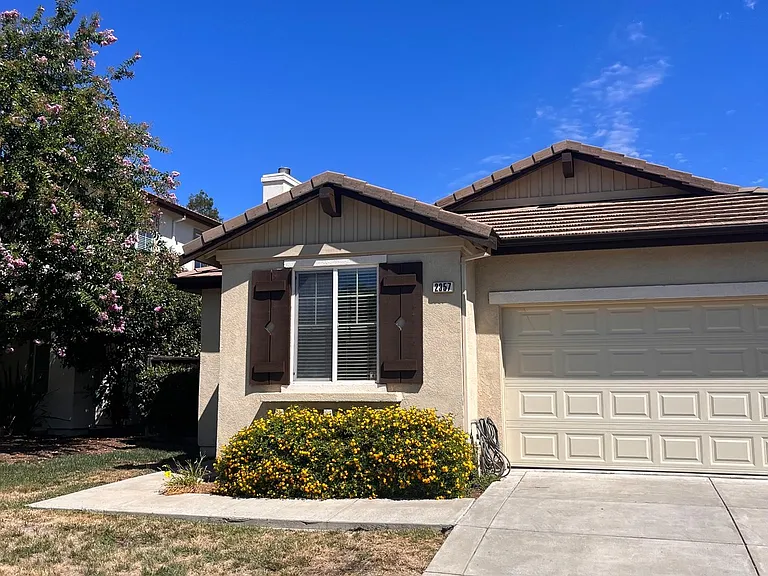 2357 Saint Augustine Dr — Photo 1