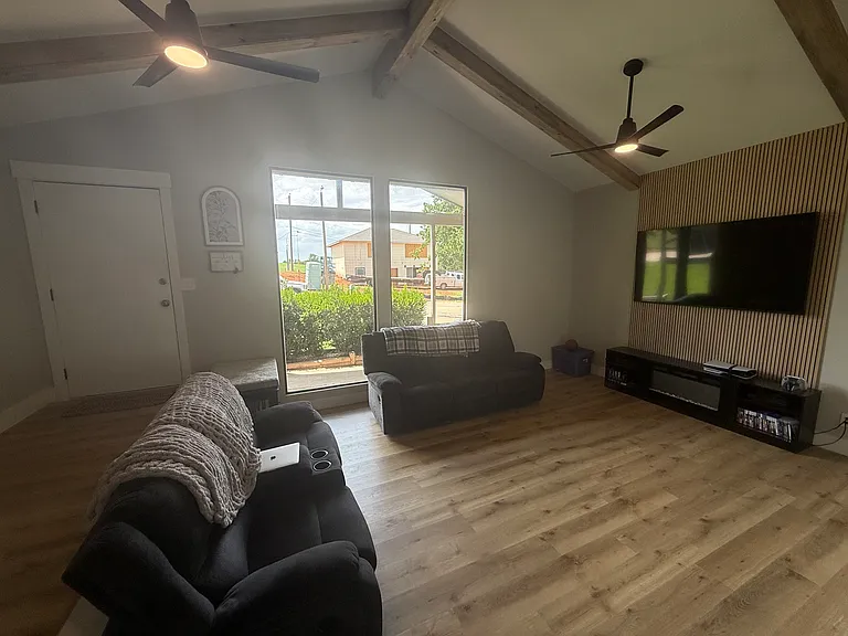 1210 N Kaiser Rd — Photo 2