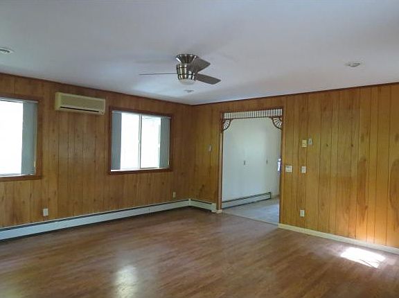 3rd image of 21 Park Hill Road Ext
